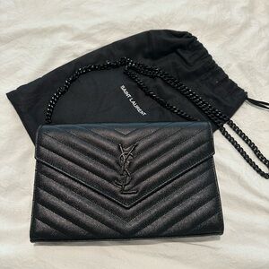 CLASSIC CASSANDRE CHAIN WALLET IN GRAIN DE POUDRE LEATHER - BLACK